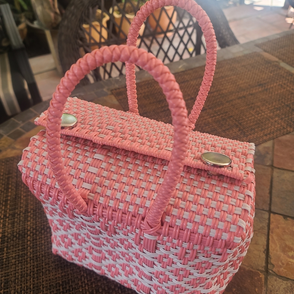 Mexican Handmade bag. Made of recycled plastic.